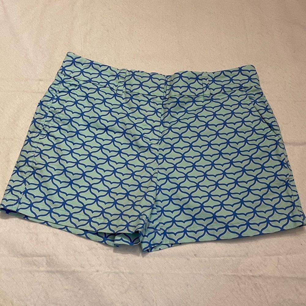 Vineyard Vines blue whale tail print shorts Size 6